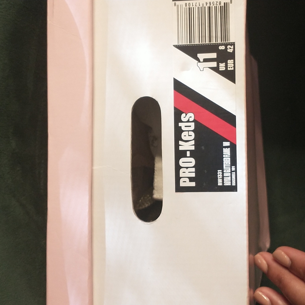 Shoes - Picture 9 of 10